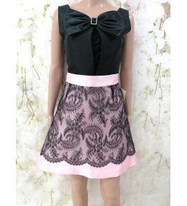 Falda EXCLUSIVA rosa con chantilly negro