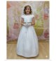 Vestido adamascado fajín perlas